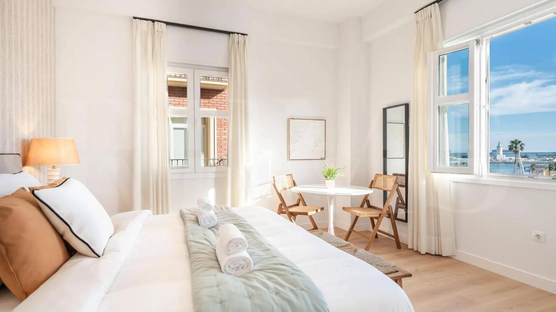 Ferienwohnung Elegant Coastal Charm With Unique Views By Rems Málaga Apartment