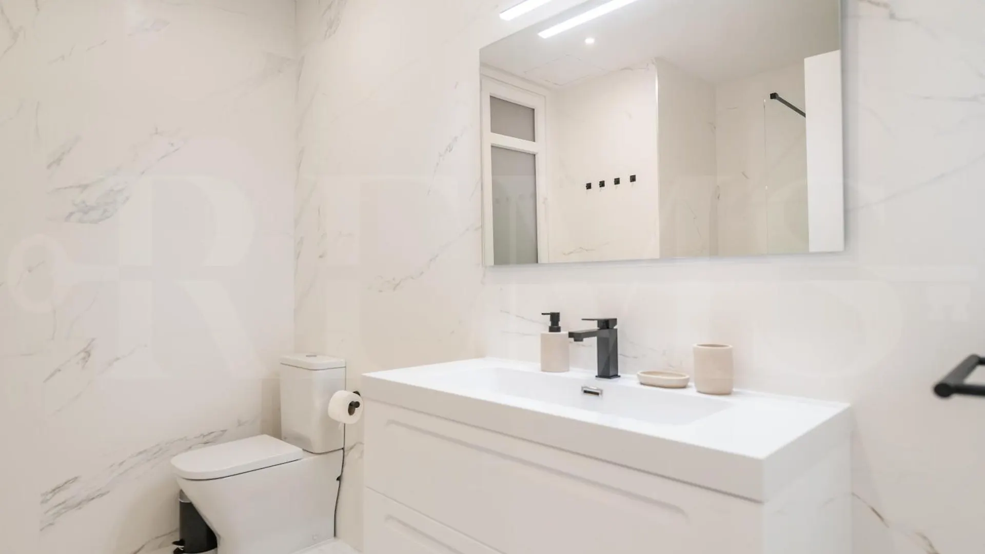 Ferienwohnung Elegant Coastal Charm With Unique Views By Rems Málaga Apartment