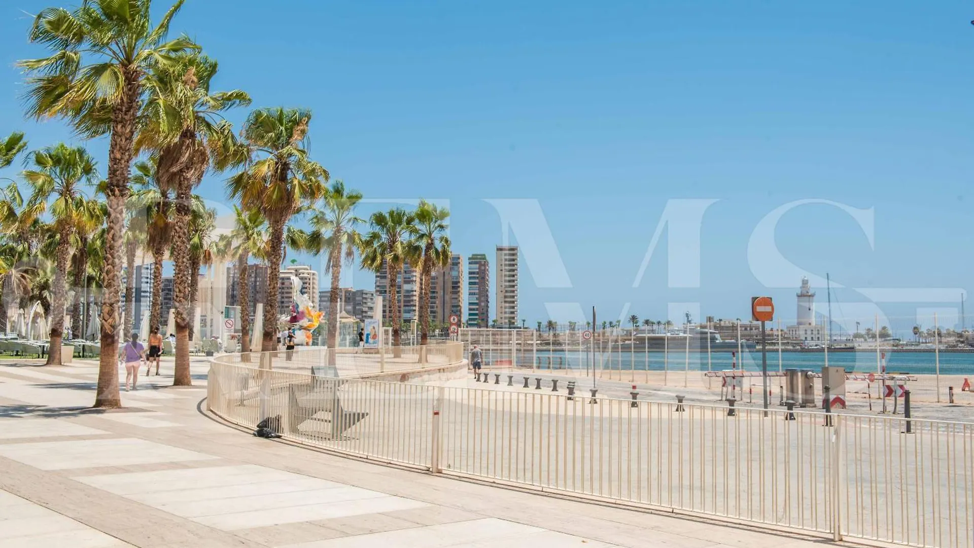Elegant Coastal Charm With Unique Views By Rems Apartment Malaga