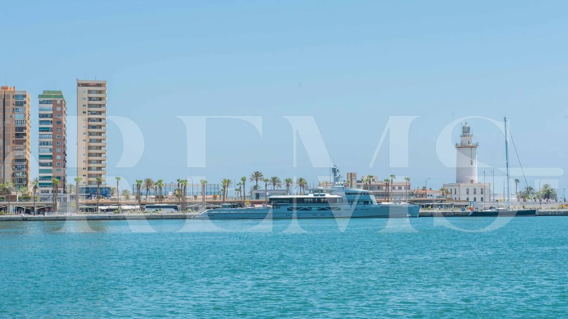 Elegant Coastal Charm With Unique Views By Rems Apartment Malaga