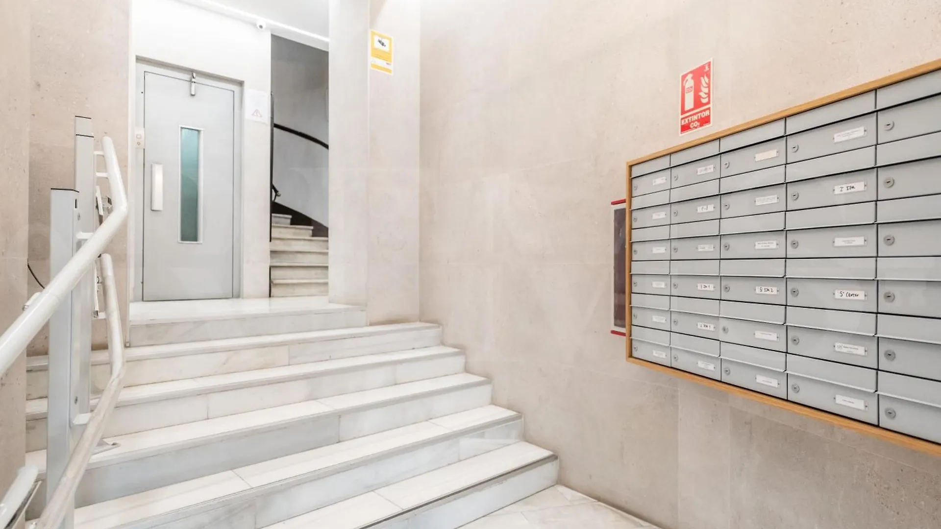 Elegant Coastal Charm With Unique Views By Rems Apartment Malaga