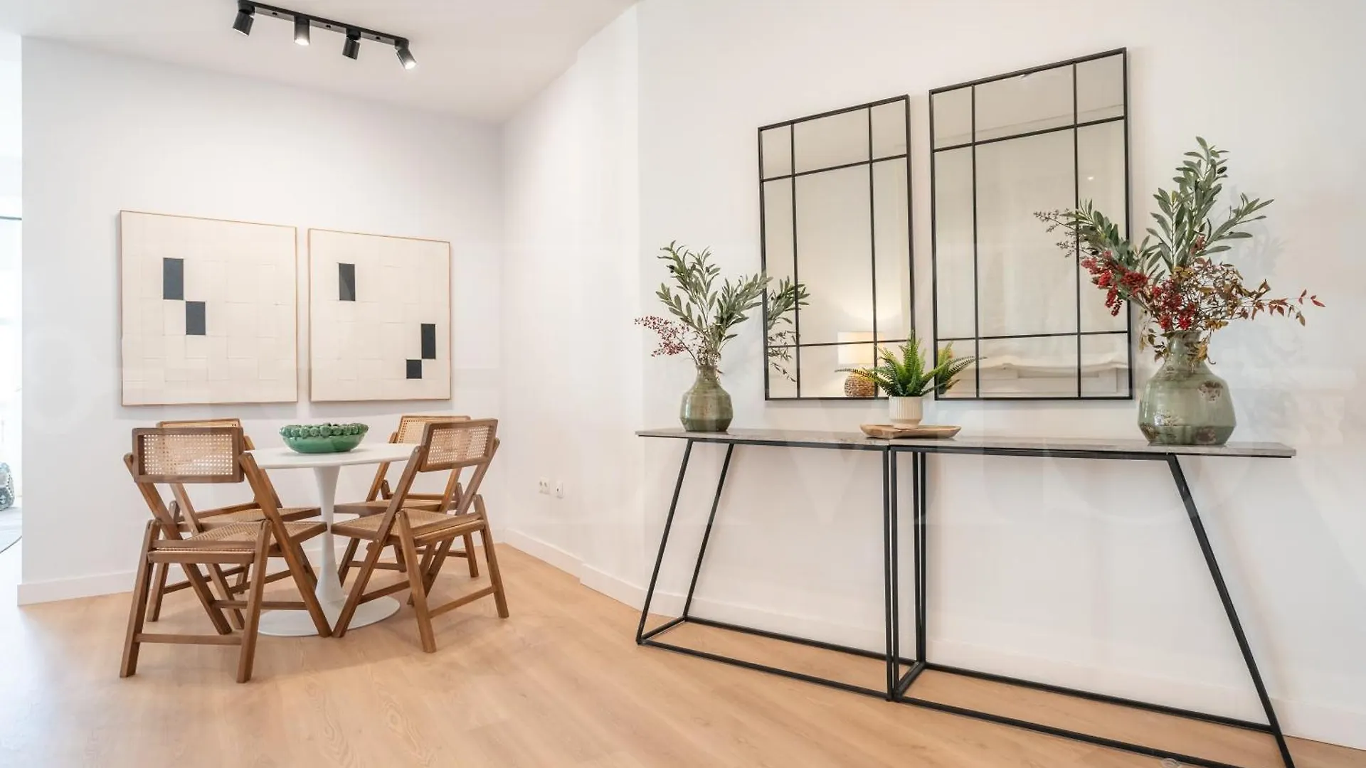 Elegant Coastal Charm With Unique Views By Rems Apartment Malaga