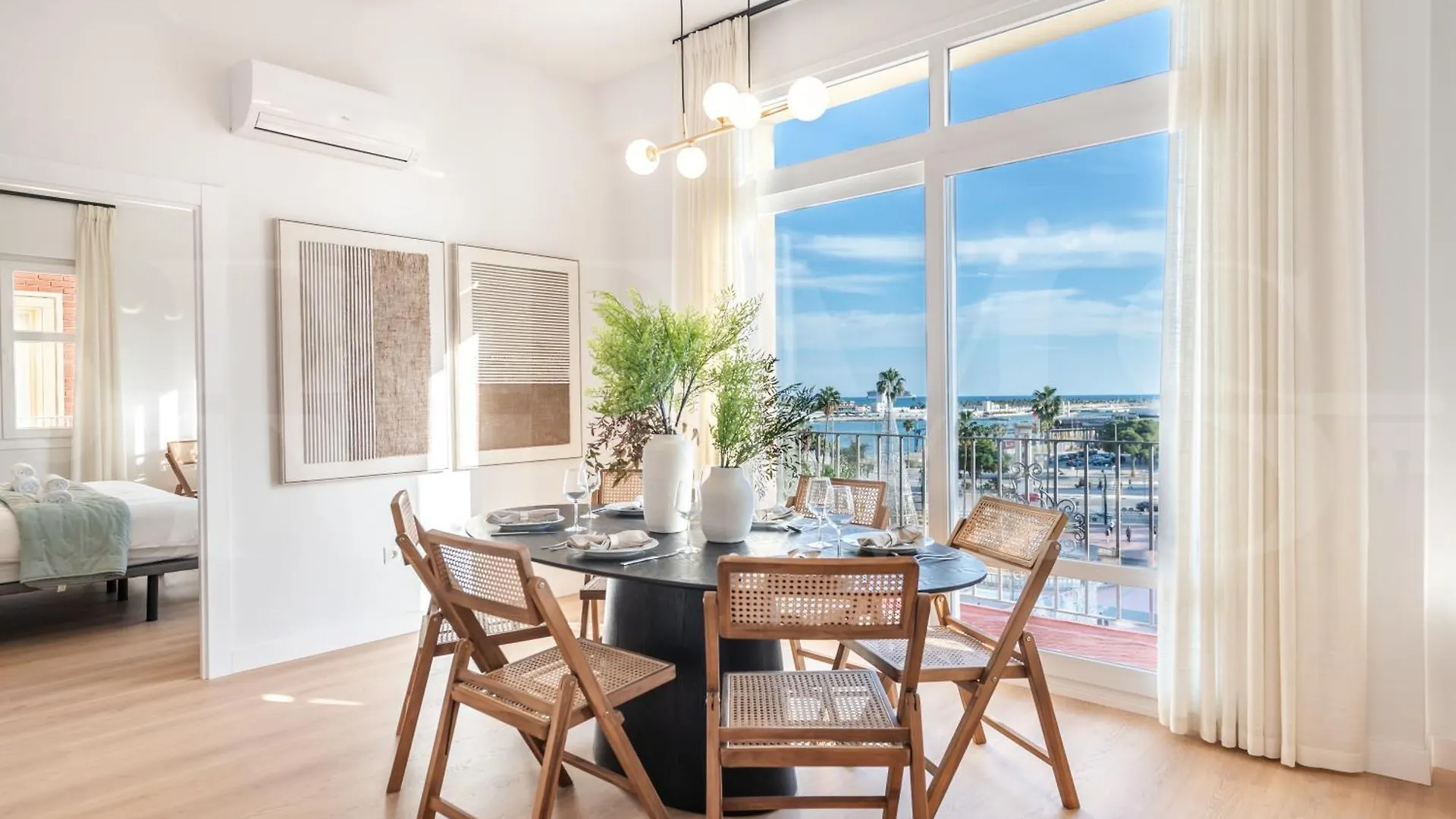 Elegant Coastal Charm With Unique Views By Rems Apartment Malaga Spain
