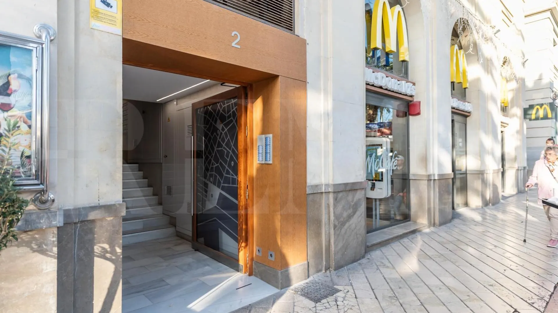 Elegant Coastal Charm With Unique Views By Rems Apartment Malaga