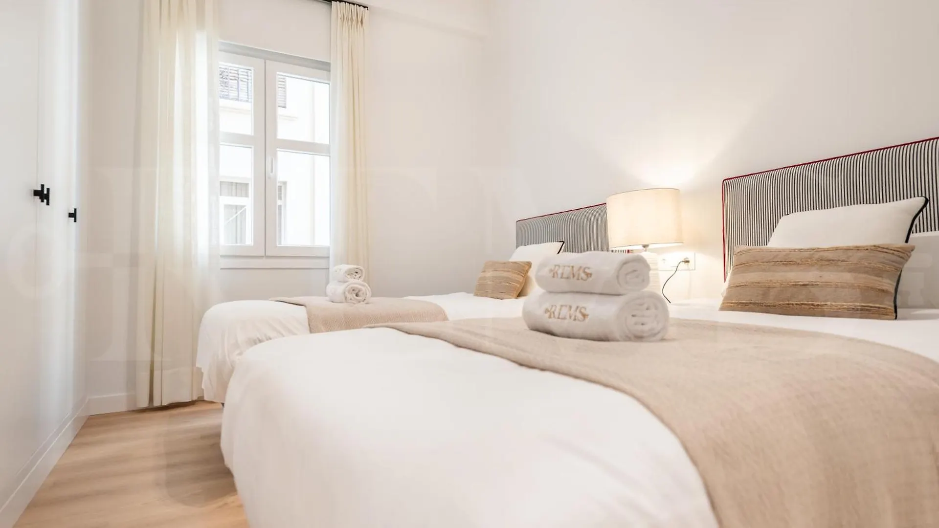 Elegant Coastal Charm With Unique Views By Rems Apartment Malaga Spain