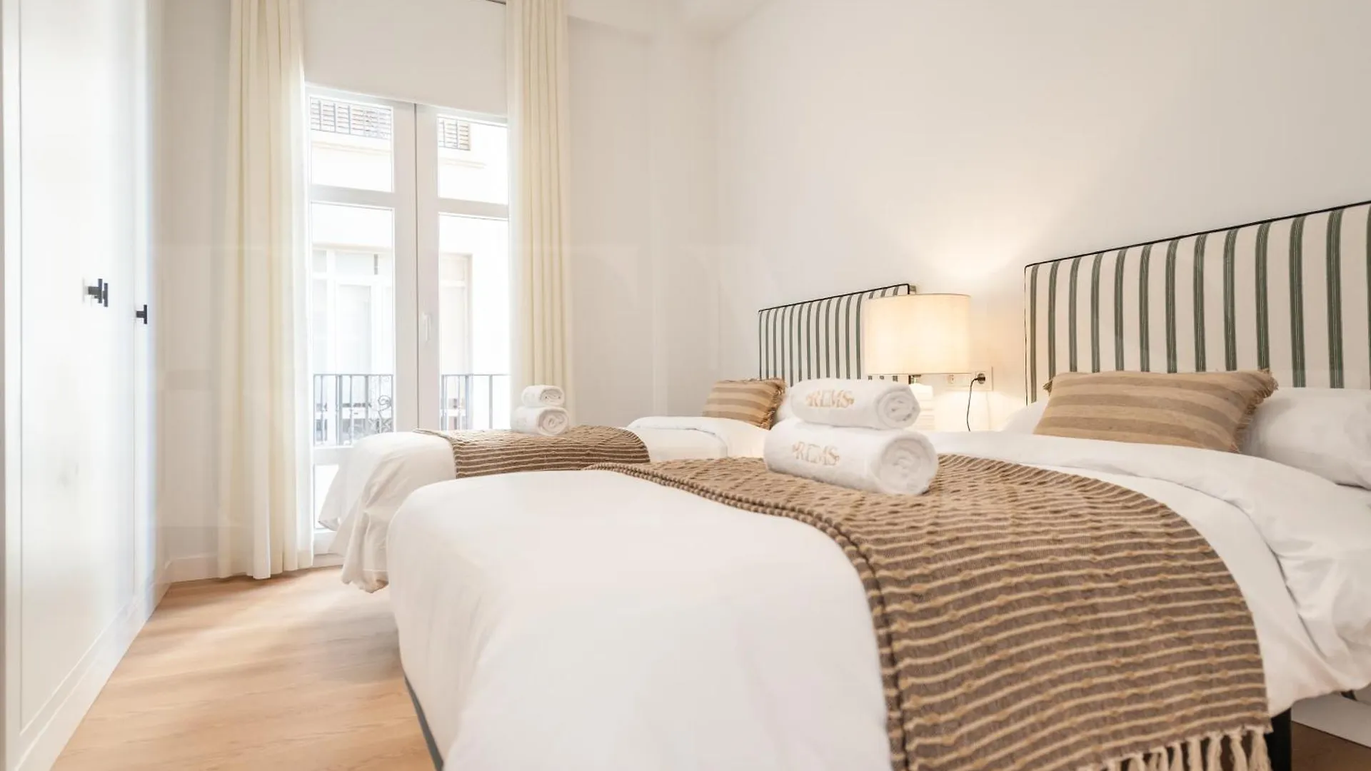 Elegant Coastal Charm With Unique Views By Rems Apartment Malaga Spain